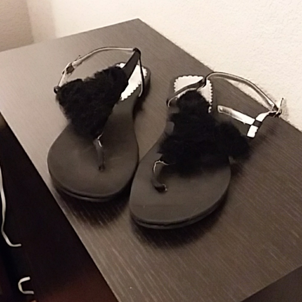 Fuzzy thong sandles