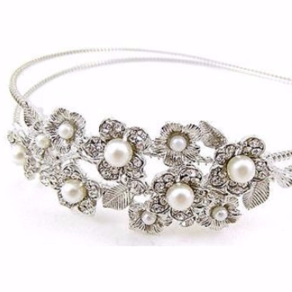 NWOT Pearl with Rhinestones Tiara