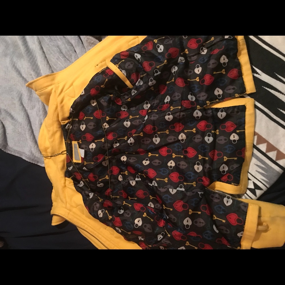 Yellow Jacket - Picture 3 of 5