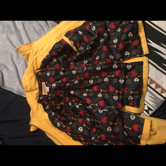 Yellow Jacket - Picture 3 of 5