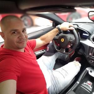 Meet your Posher, Cesar