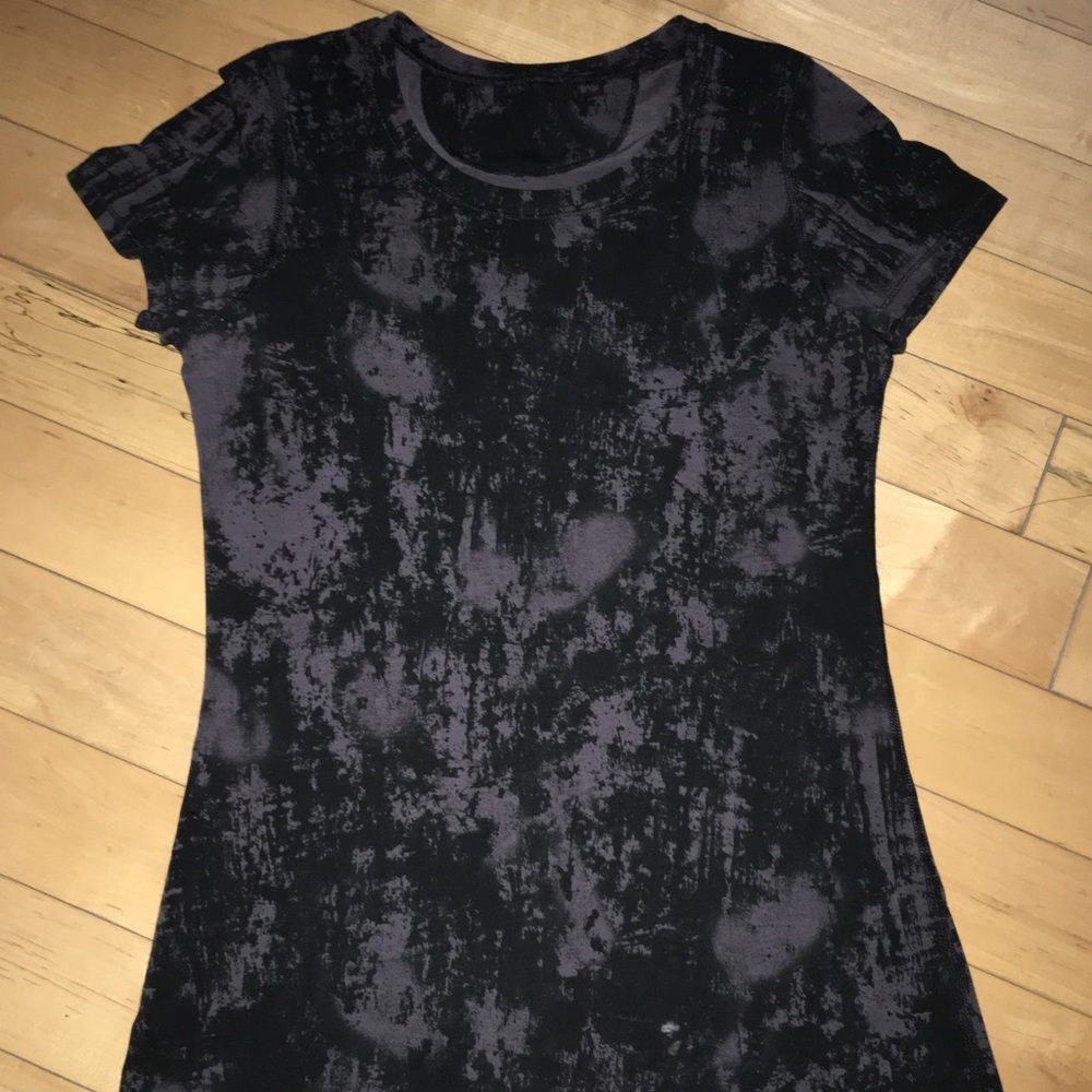 Lululemon workout top