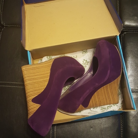 ROUGE - Picture 2 of 3