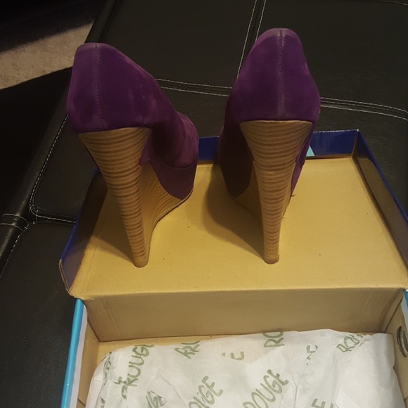 ROUGE - Picture 3 of 3