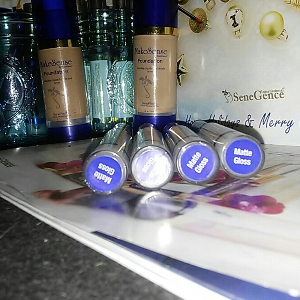 Matte gloss by lipsense...authentic...price for 1