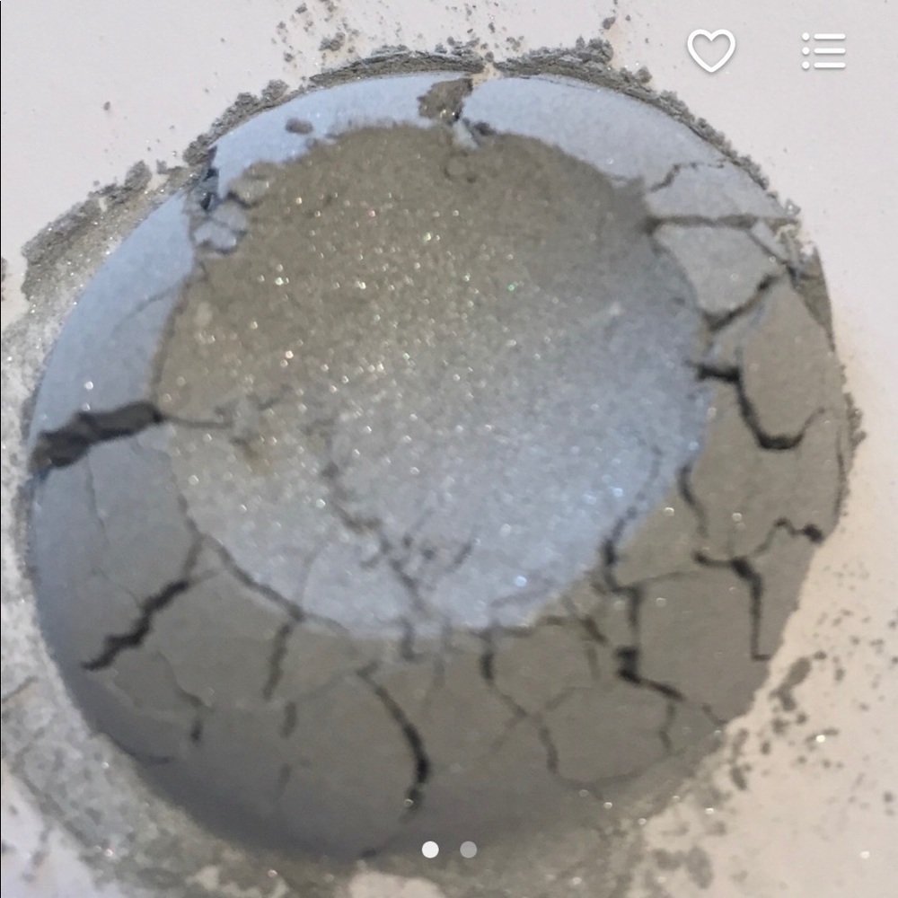 Mineral Eyeshadow in Grey Sparkles