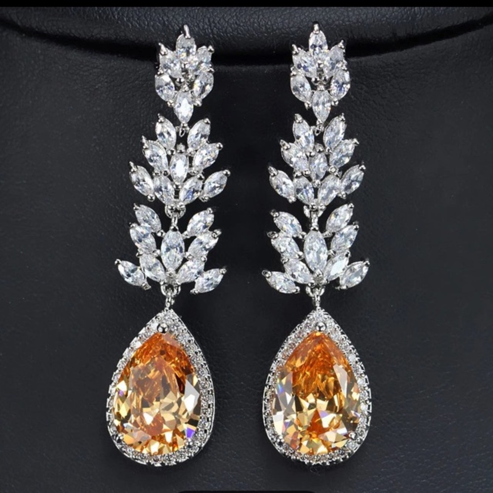 NEW Light Champagne Teardrop Earrings