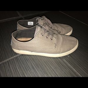 Gray toms size 8