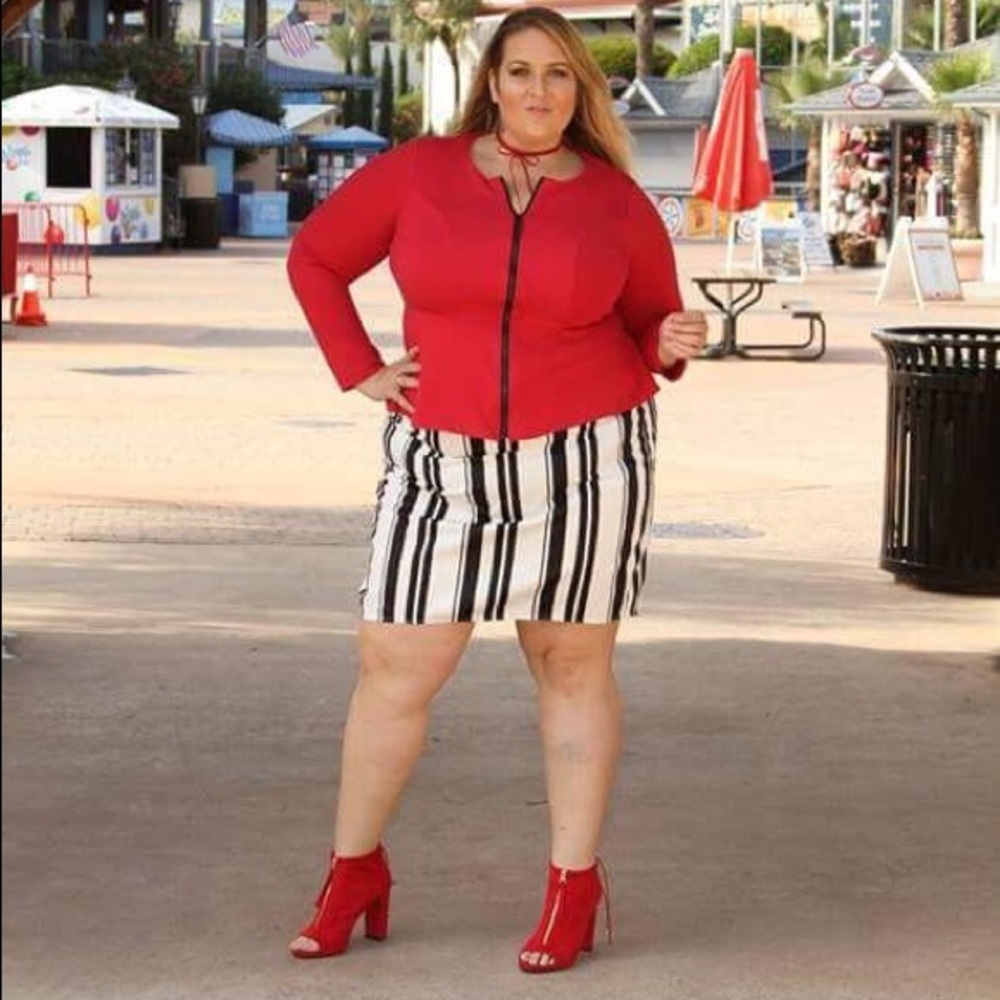 ARTTwear Designer Black and white pencil skirt - Picture 6 of 8