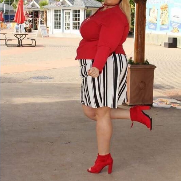 ARTTwear Designer Black and white pencil skirt - Picture 3 of 8