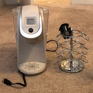 Keurig with pod stand and kcup