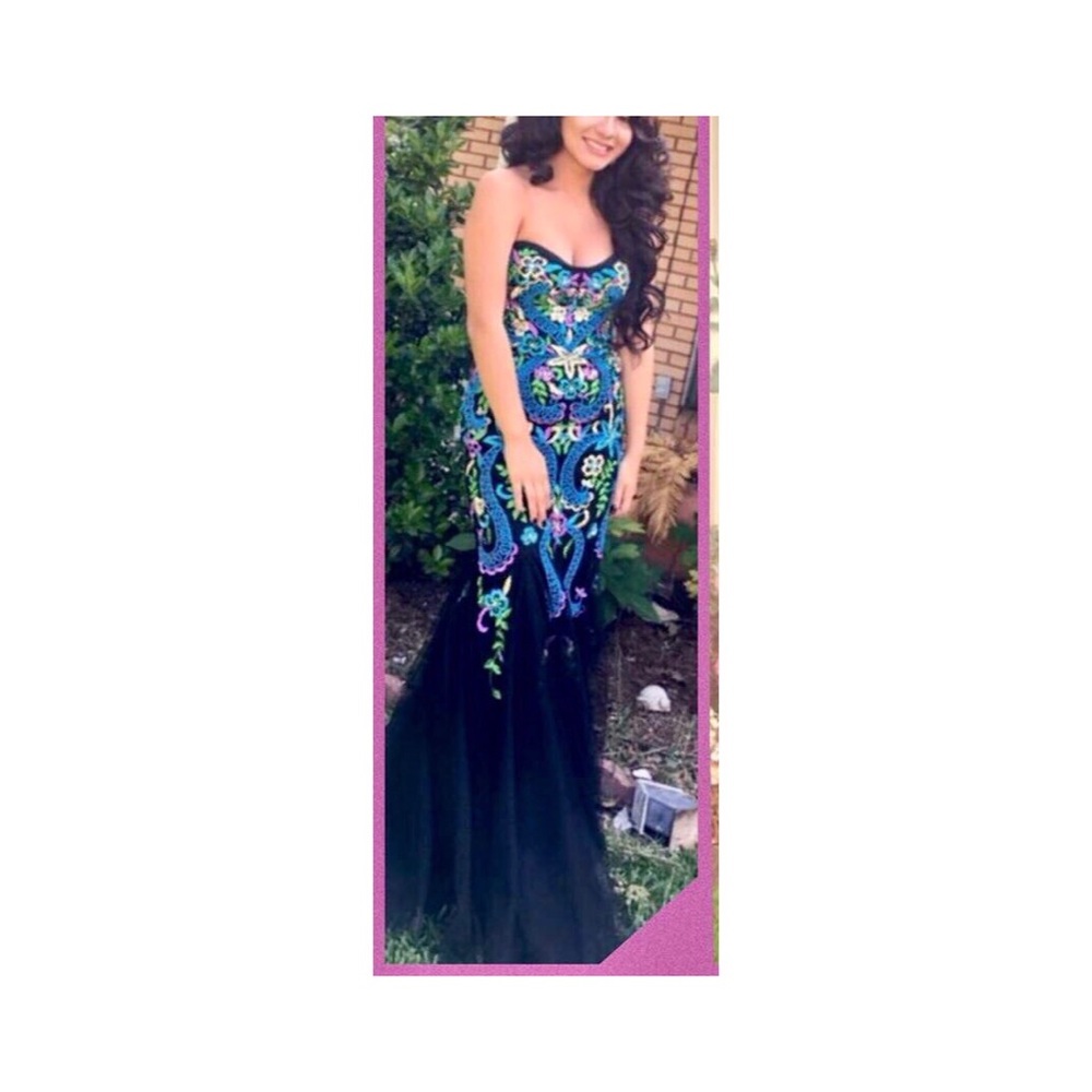 Black mermaid gown by Camille la vie