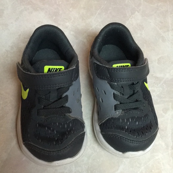Nike Flex Run Toddler Boys Shoes (SOLD) - Picture 2 of 8