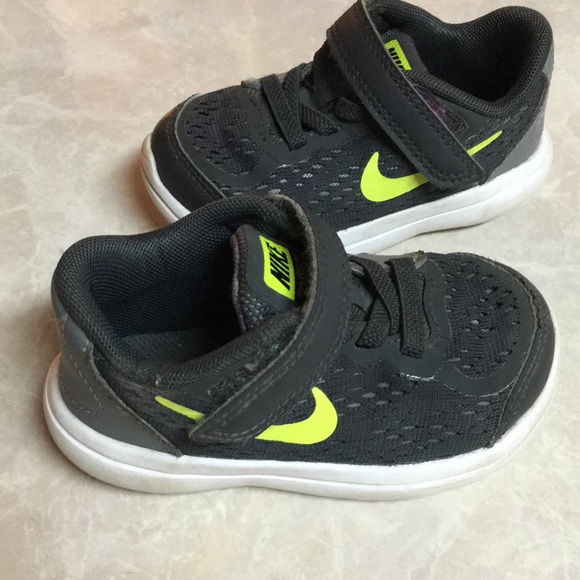 Nike Flex Run Toddler Boys Shoes (SOLD) - Picture 3 of 8