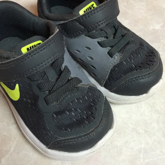 Nike Flex Run Toddler Boys Shoes (SOLD) - Picture 7 of 8