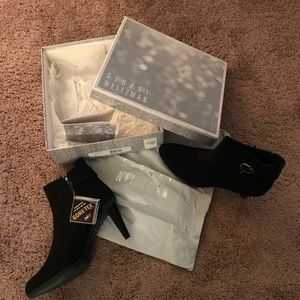 NWT Stuart Weizman Women’s Black Bootie