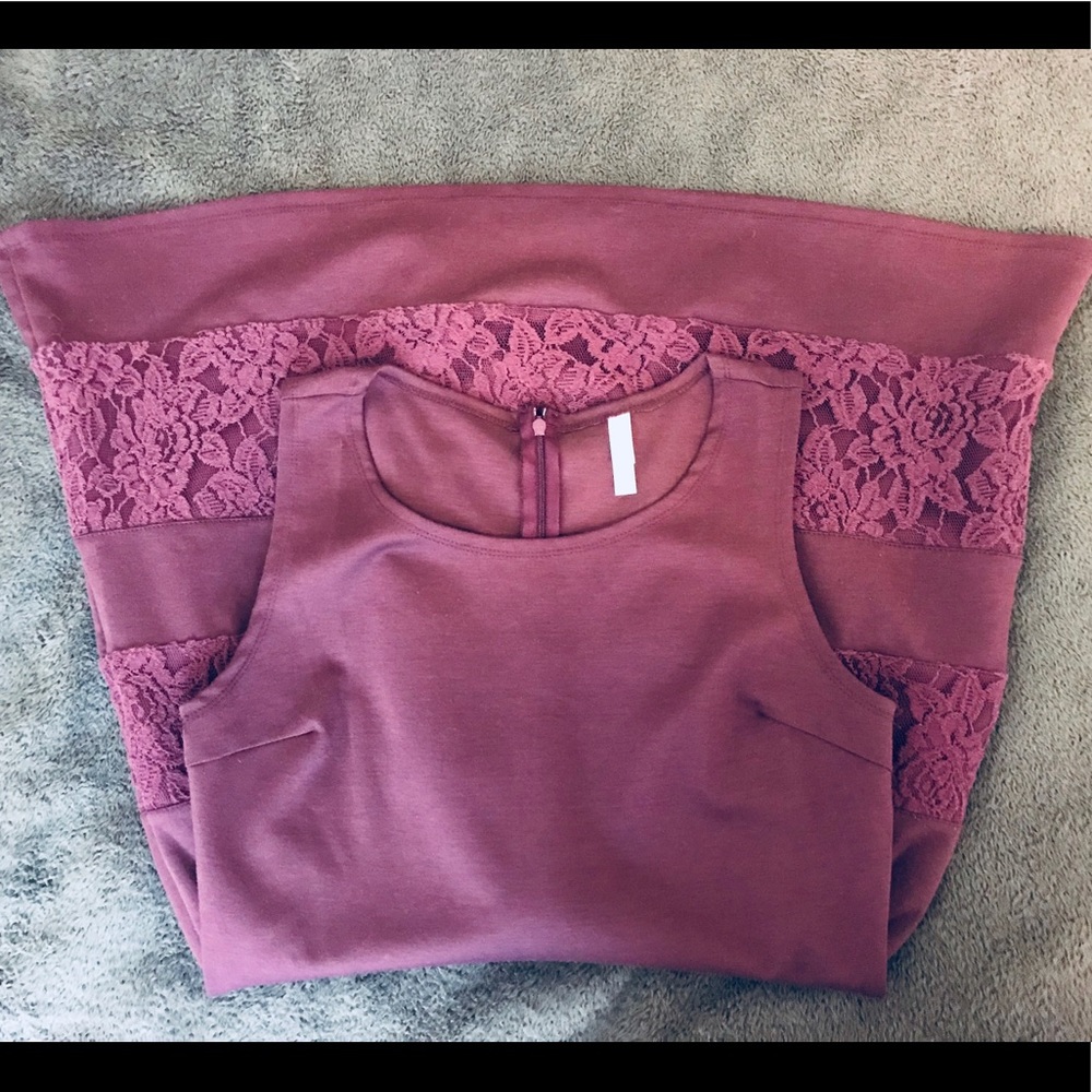 NEW! 🌸 Burgundy/Purple Lace Above the Knee Dress