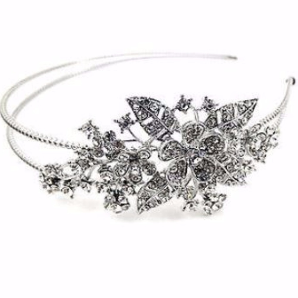 NWOT Flower Rhinestone Tiara