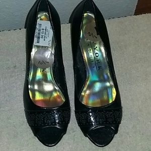 WOMAN'S DRESS SHOE