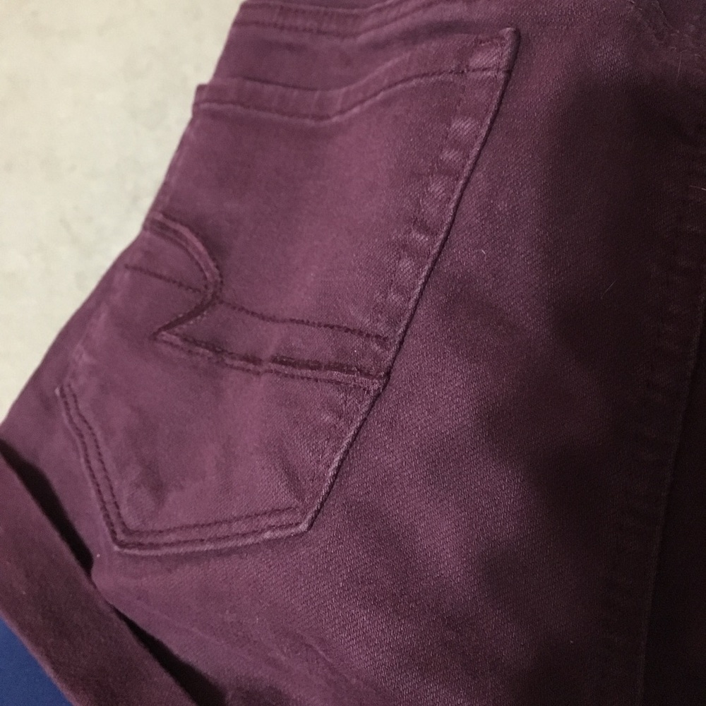 American Eagle maroon shorts