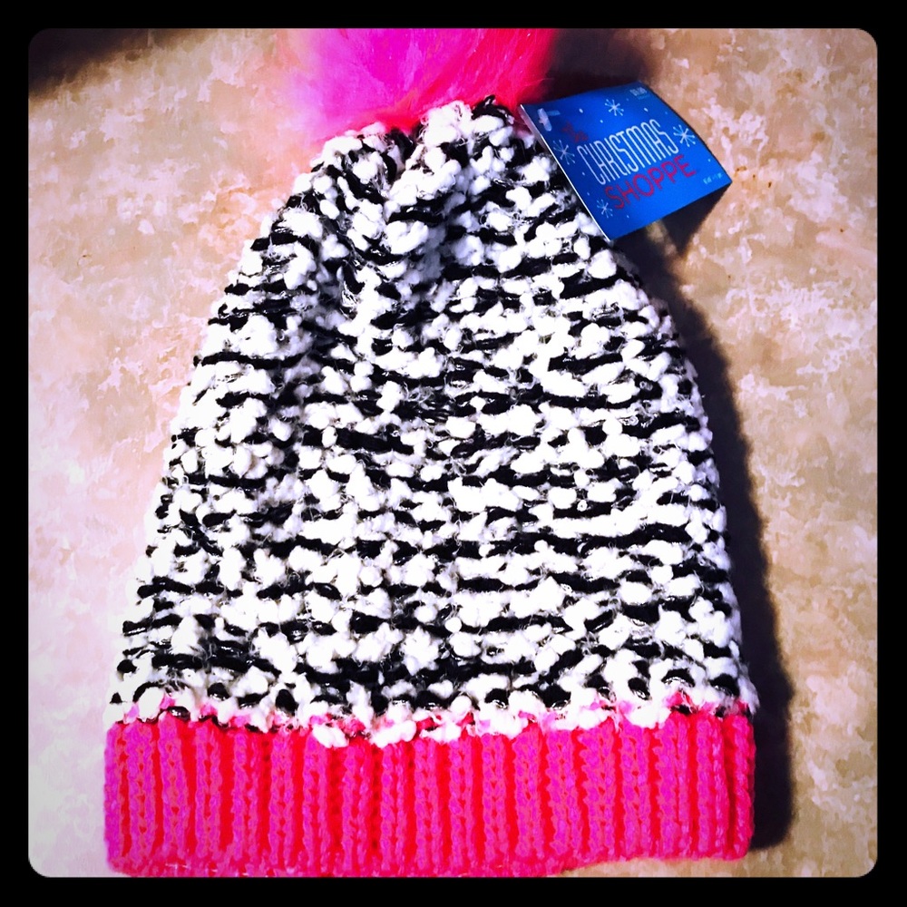 NWT PRECIOUS HAT WITH A PINK POOF ON TOP