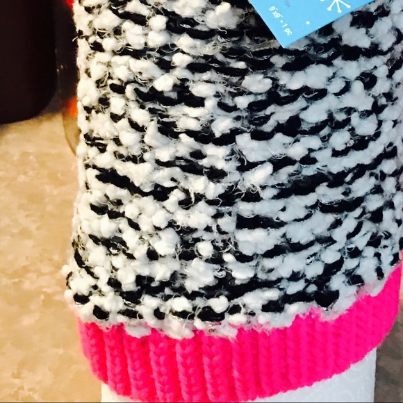 NWT PRECIOUS HAT WITH A PINK POOF ON TOP - Picture 3 of 3