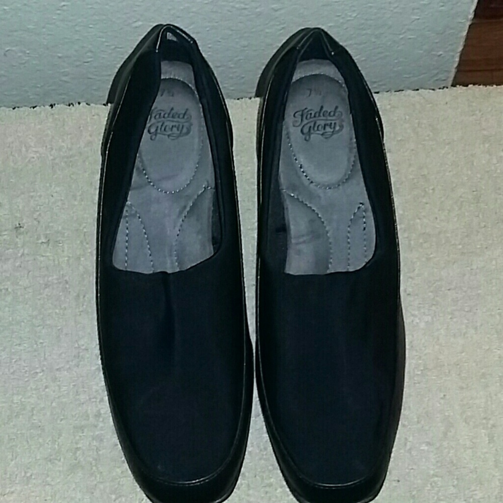 Woman's dress shoe