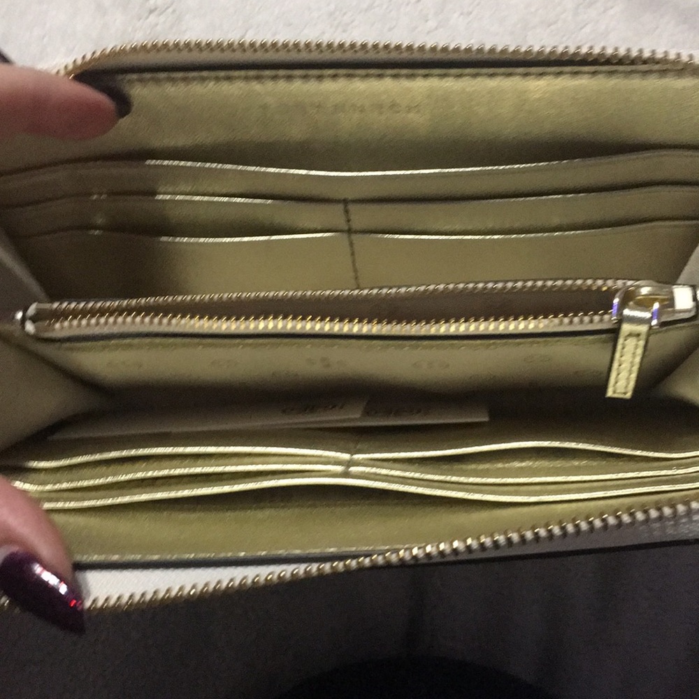 Tory Burch continental zip wallet - Picture 3 of 8