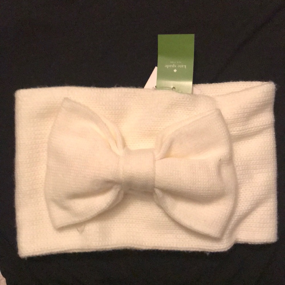 New with Tags Kate Spade Cream Bow Neck Warmer