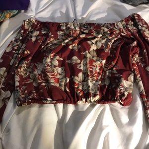 Off the shoulder crop top !