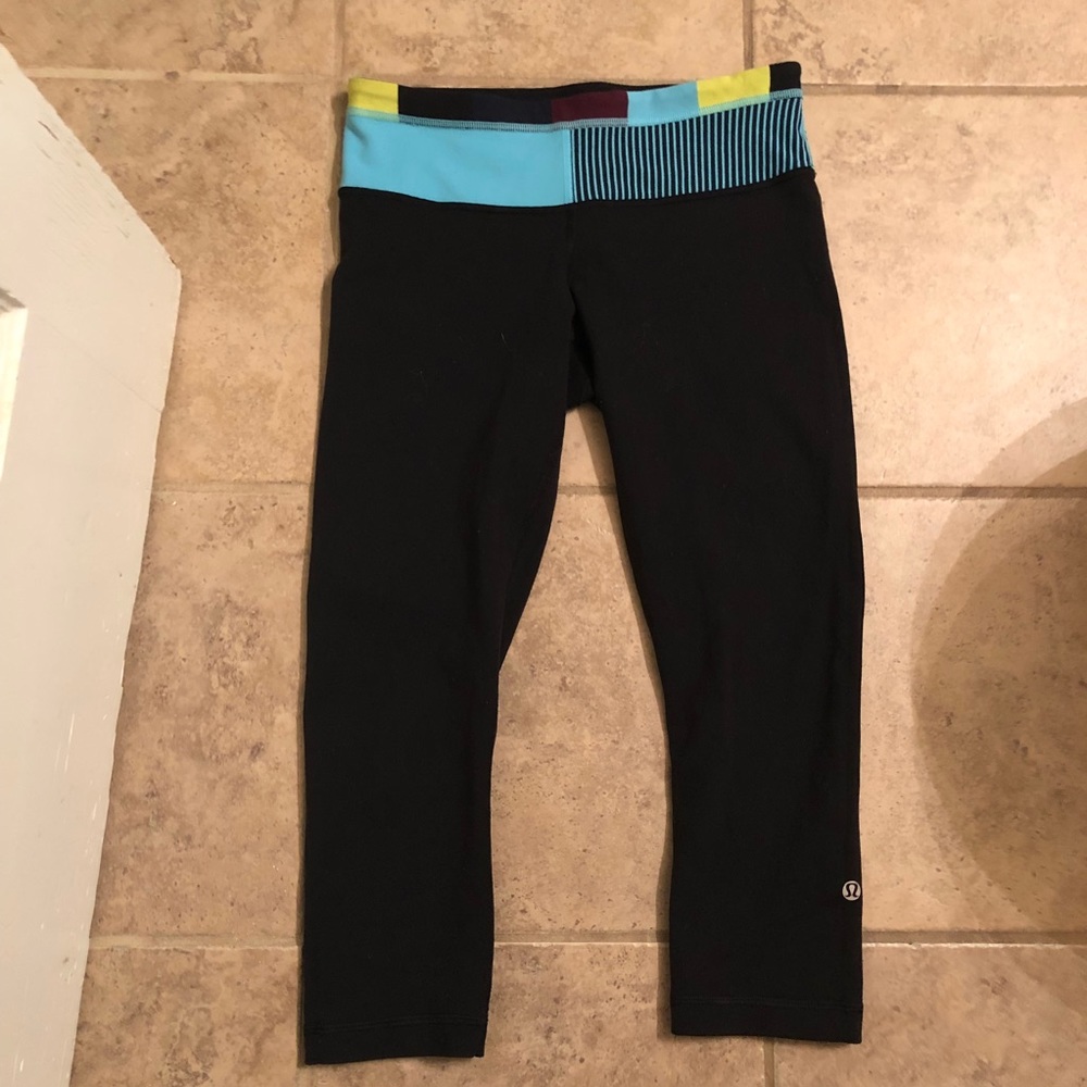 Lululemon (4) reversible cropped leggings. 2 for 1