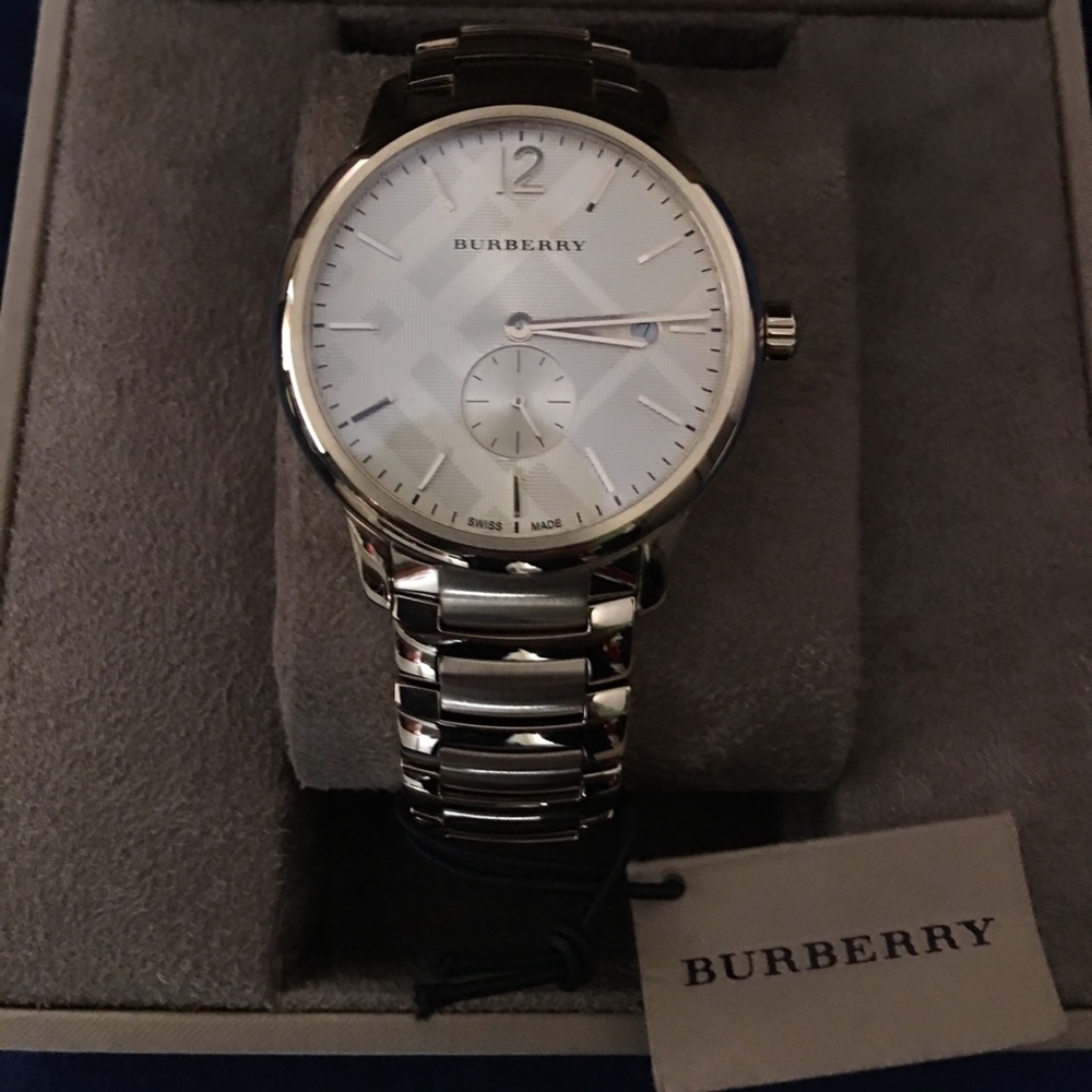 NWT Burberry gold classic round watch