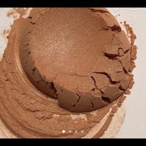 Mineral Blush in Beach Glo