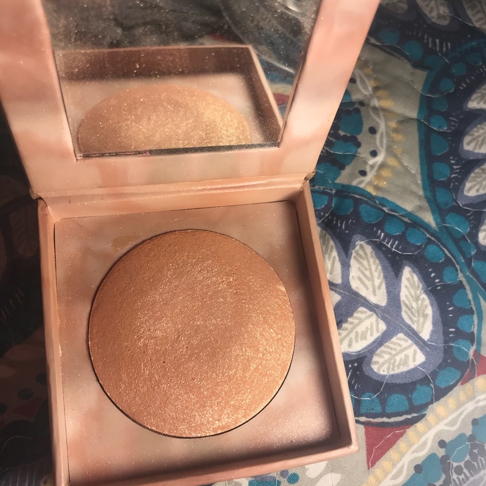 Naked illuminated highlight