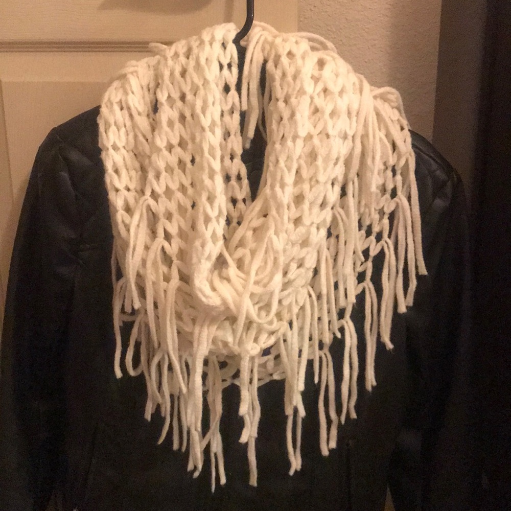 White fringe scarf