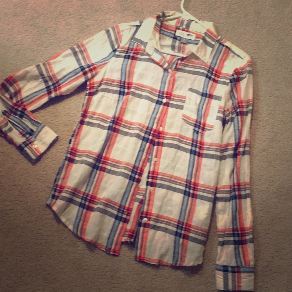 Old Navy subtle plaid button up 💛💙