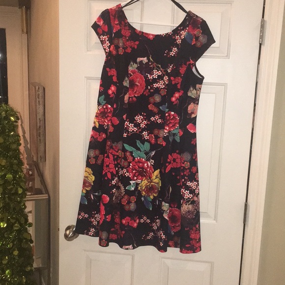 Beautiful retro styled dress - Picture 1 of 5