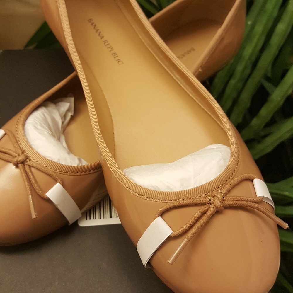 Banana Republic Nude Flats