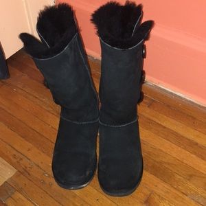 Black 3 button UGG.