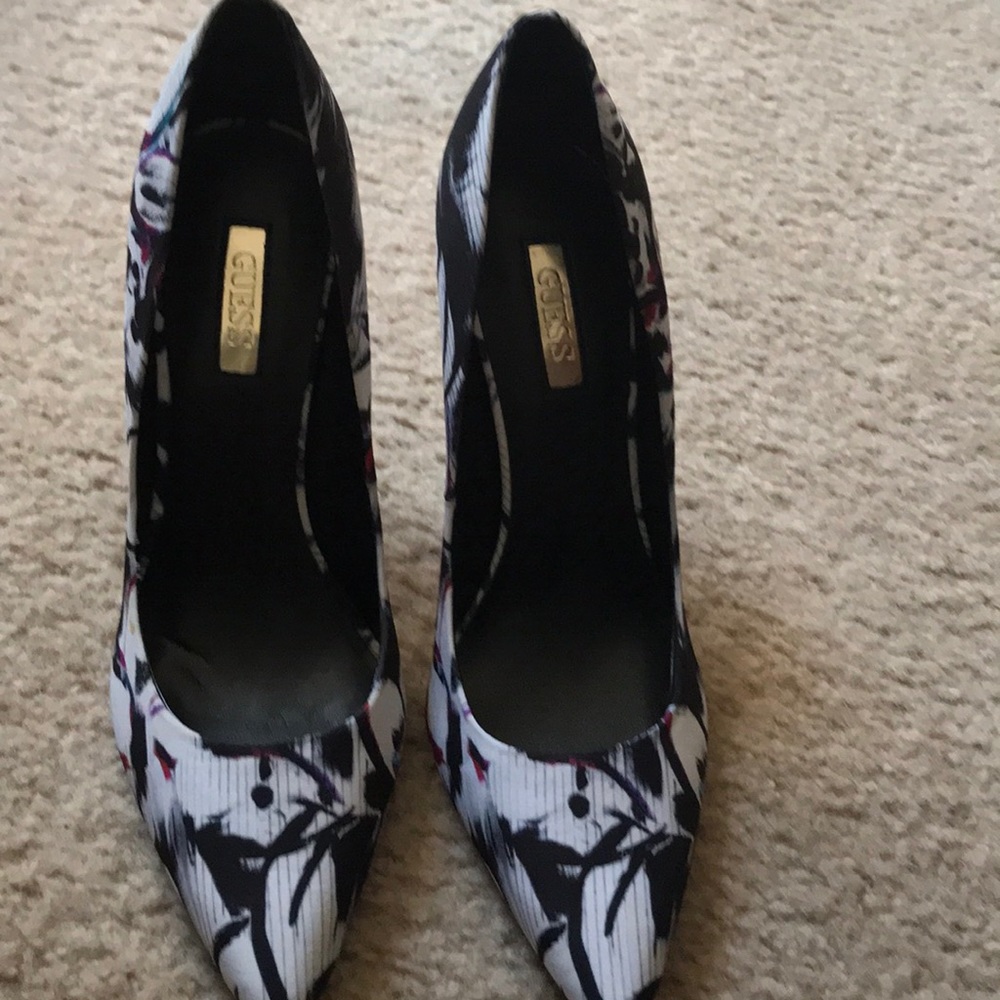 Never worn guess shoes