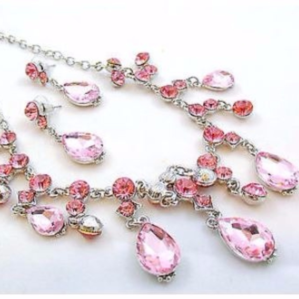 NWOT Pink Crystals Tear Drop Necklace Set