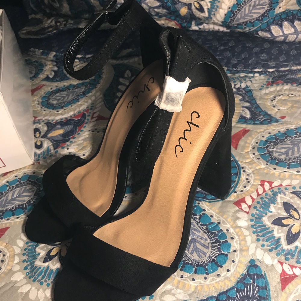 Heels - Picture 2 of 3