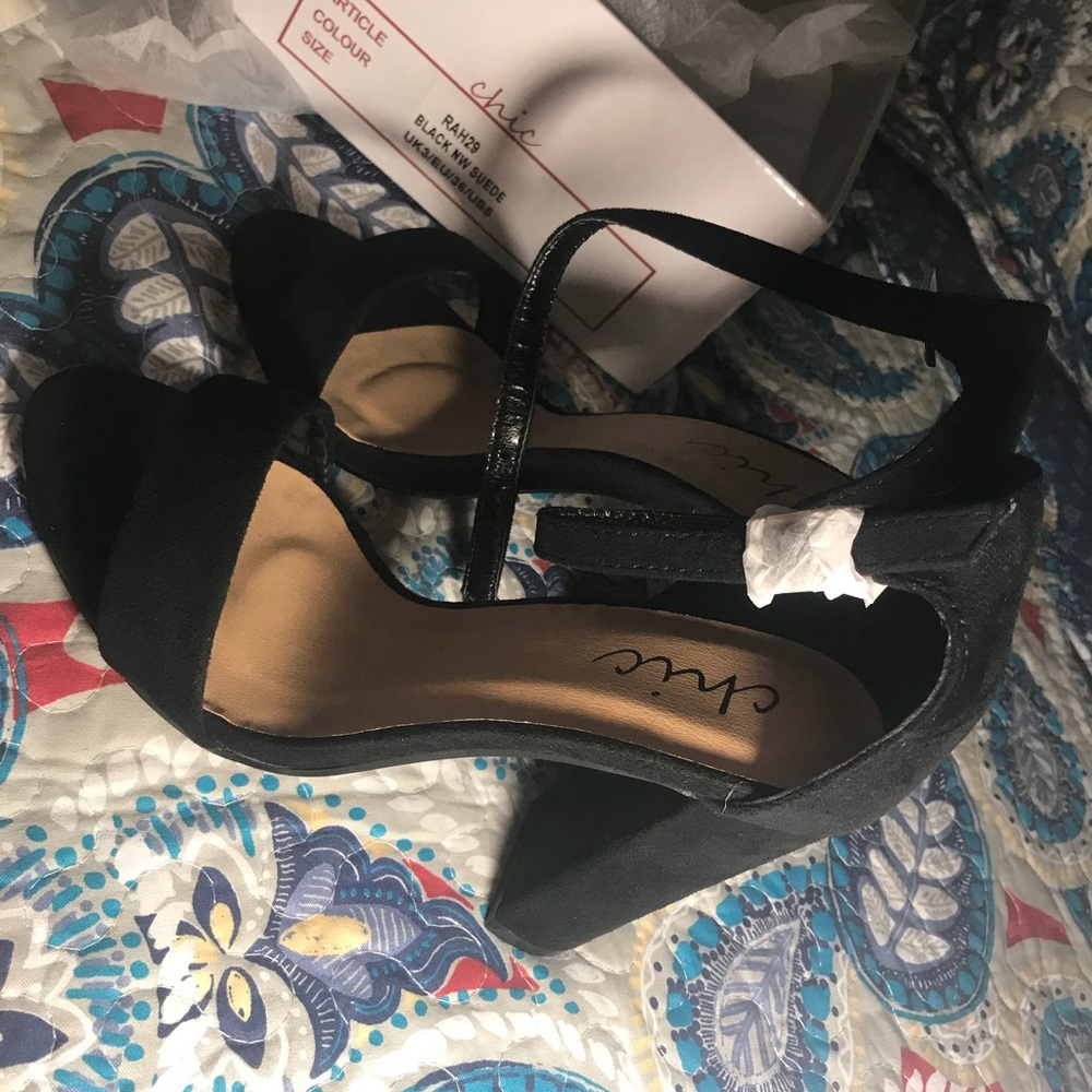 Heels - Picture 3 of 3