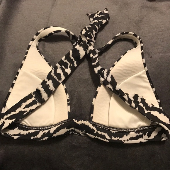 Victoria's Secret Push-Up Triangle Swim Top - Picture 2 of 3