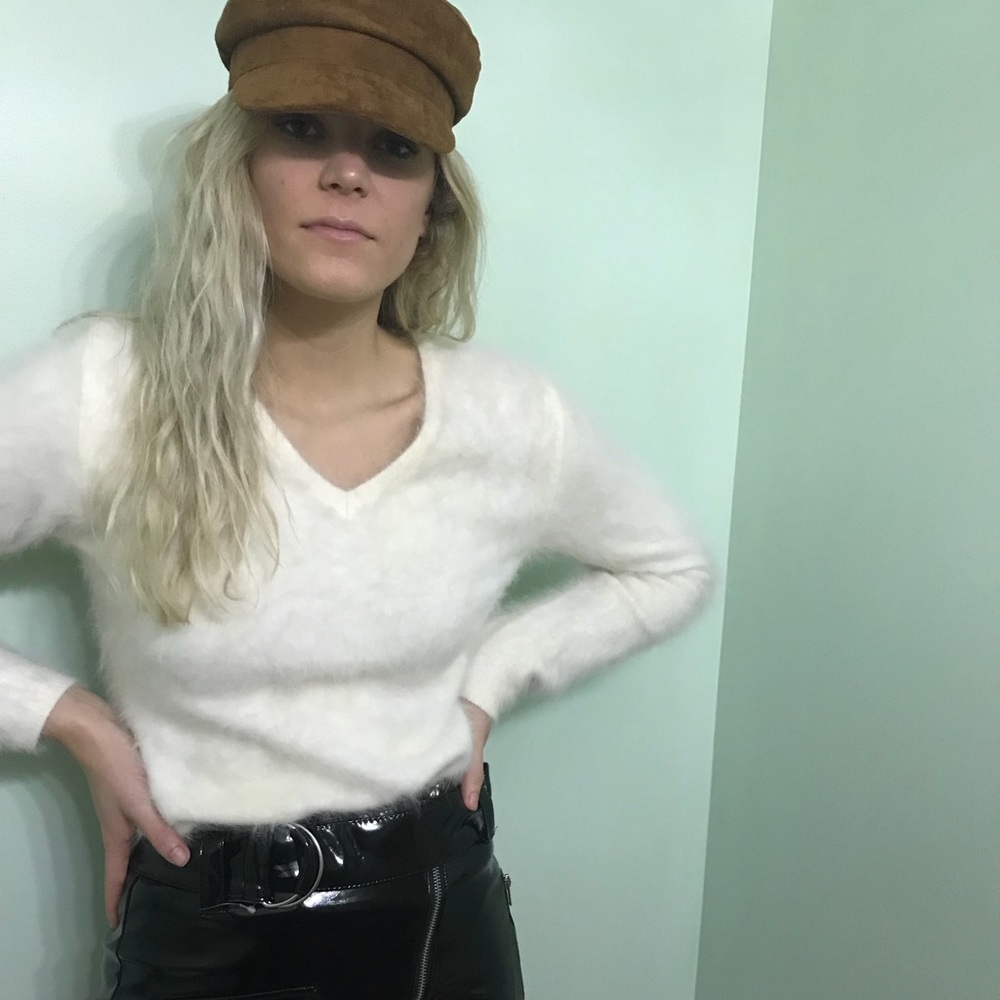 White Belldine Sweater Size Medium