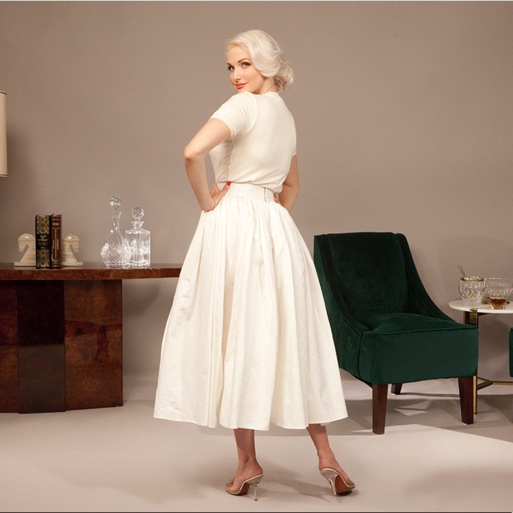 Full Skirt Vintage Inspired Audrey Hepburn Style - Picture 2 of 4