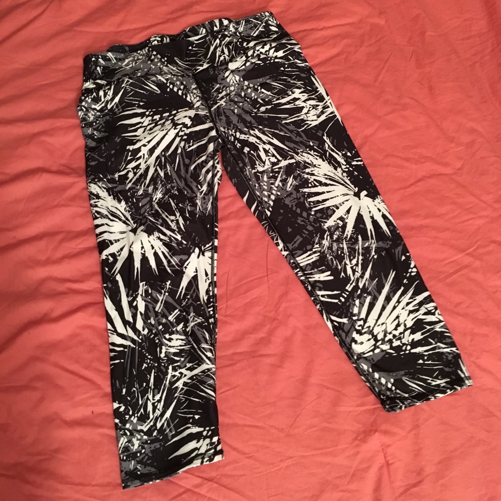 LIKE NEW Fabletics leggings size Large