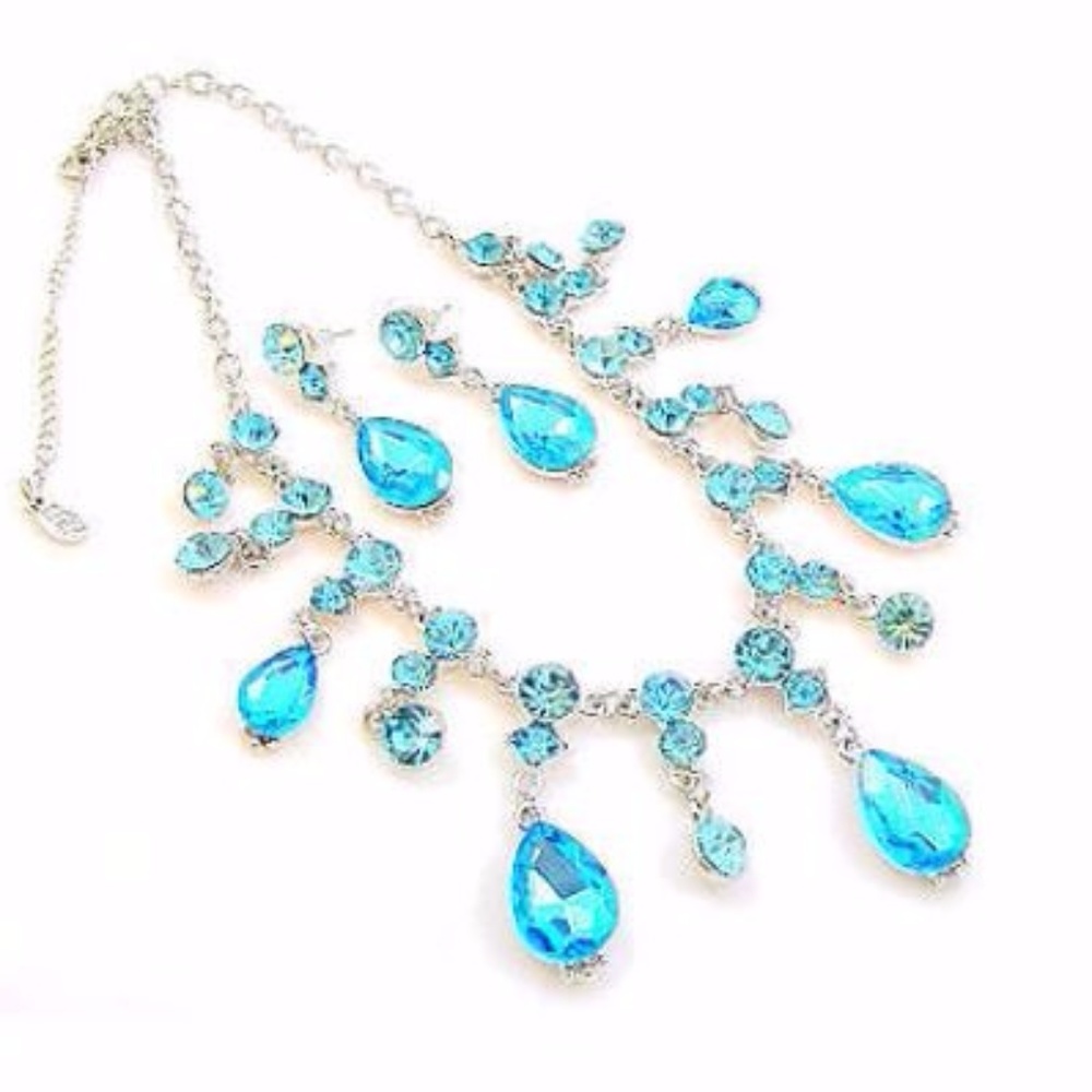 NWOT Blue Crystal Tear Drop Necklace Set