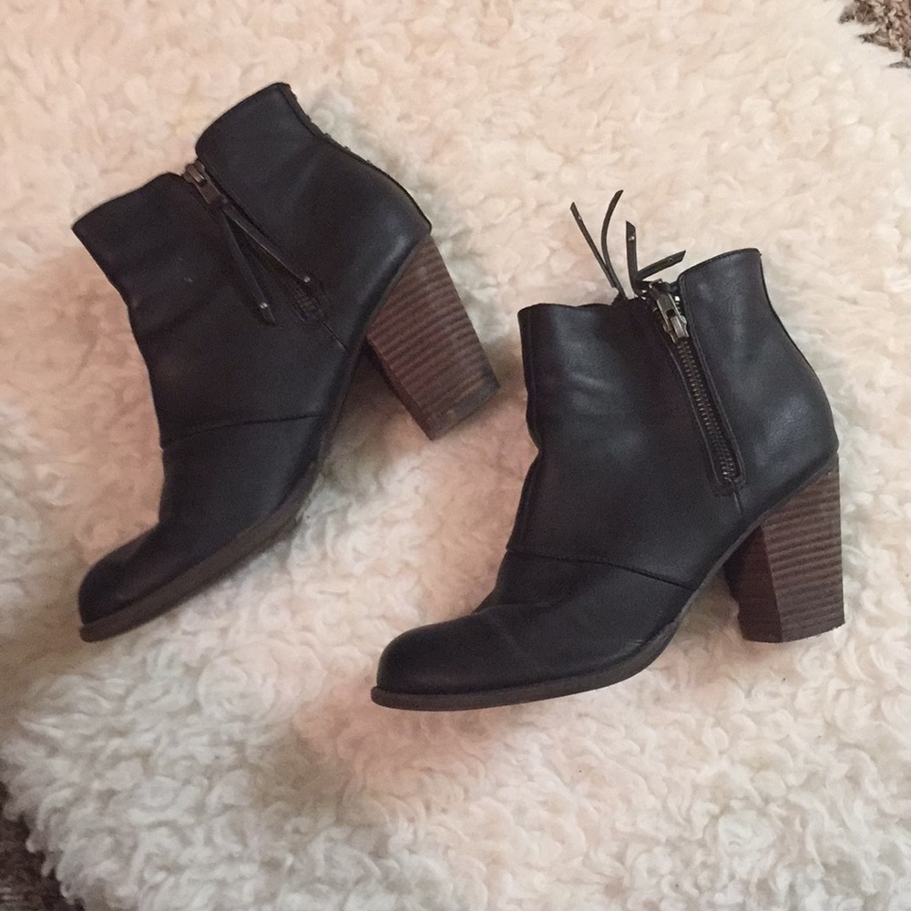 American Eagle booties