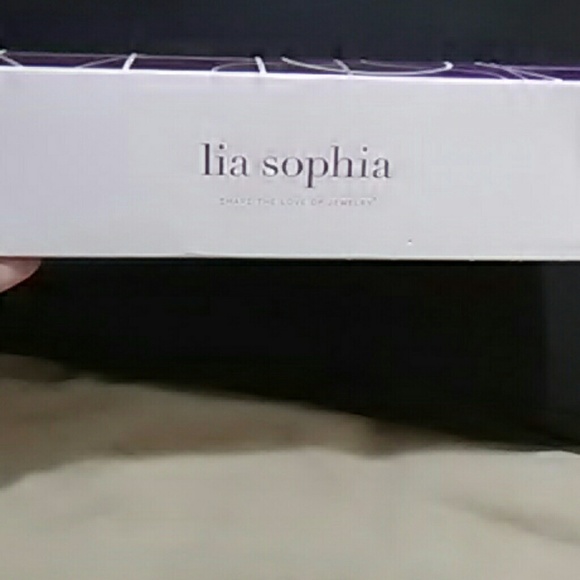 Collar - Picture 3 of 3